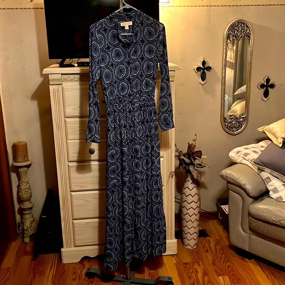 Michael Kors dress. Gathered waist. Fully lined.
